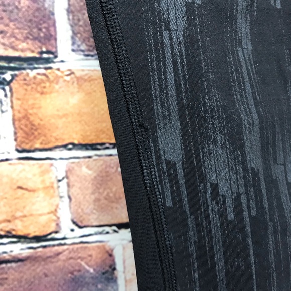 🍀🌸 Lululemon Run Inspire Capri leggings 🌸🍀 - Picture 7 of 16